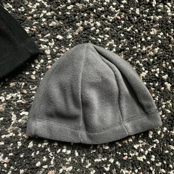 NO BRAND | Set of 2 Black & Grey Polyester Beanies - Picture 2 of 4